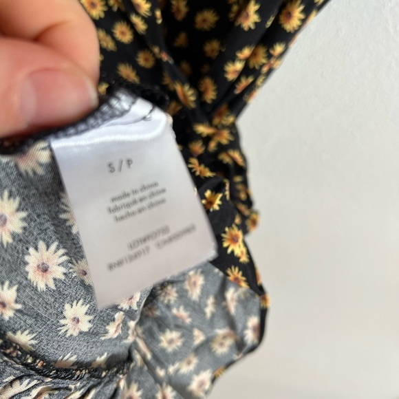 WEWOREWHAT
Puff Sleeve Sunflower Floral Wrap Dress, size small - Picture 6 of 6